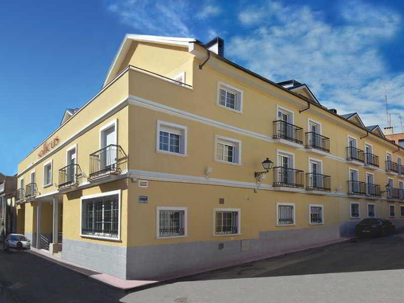 Apartahotel Alcala Centro อัลกาลาเดเอนาเรส ภายนอก รูปภาพ
