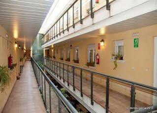 Apartahotel Alcala Centro อัลกาลาเดเอนาเรส ภายนอก รูปภาพ