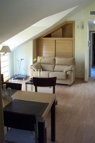 Apartahotel Alcala Centro อัลกาลาเดเอนาเรส ภายนอก รูปภาพ