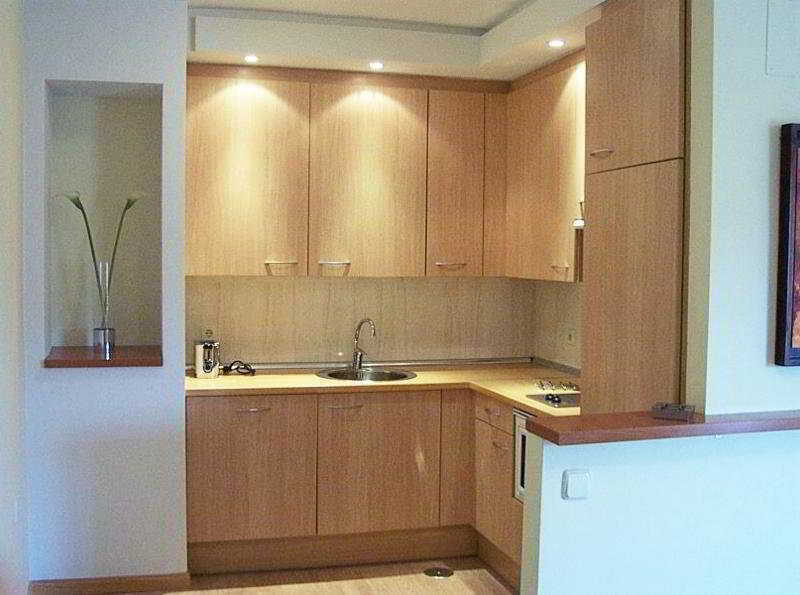 Apartahotel Alcala Centro อัลกาลาเดเอนาเรส ภายนอก รูปภาพ