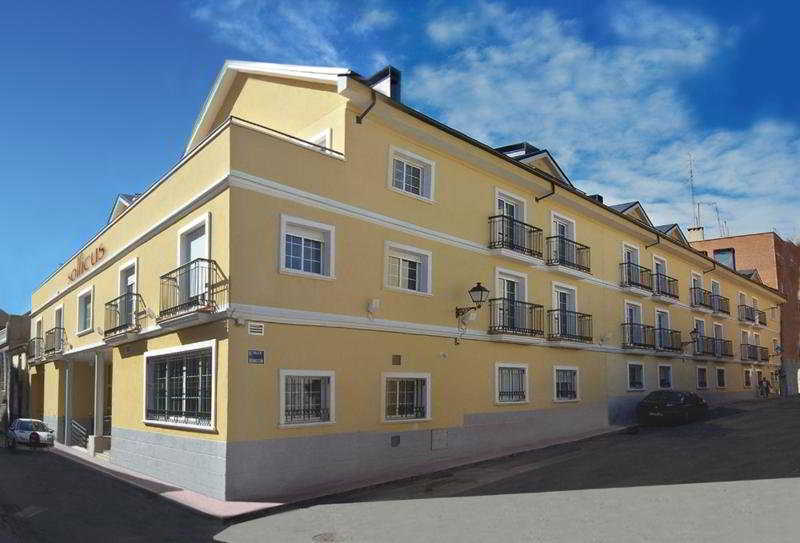 Apartahotel Alcala Centro อัลกาลาเดเอนาเรส ภายนอก รูปภาพ