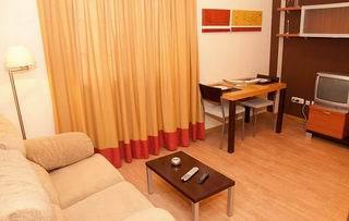 Apartahotel Alcala Centro อัลกาลาเดเอนาเรส ภายนอก รูปภาพ