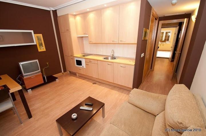Apartahotel Alcala Centro อัลกาลาเดเอนาเรส ห้อง รูปภาพ
