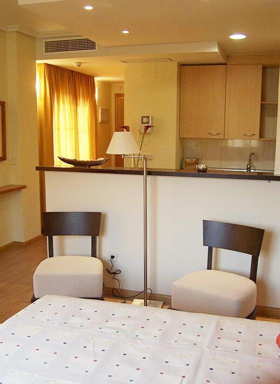Apartahotel Alcala Centro อัลกาลาเดเอนาเรส ห้อง รูปภาพ